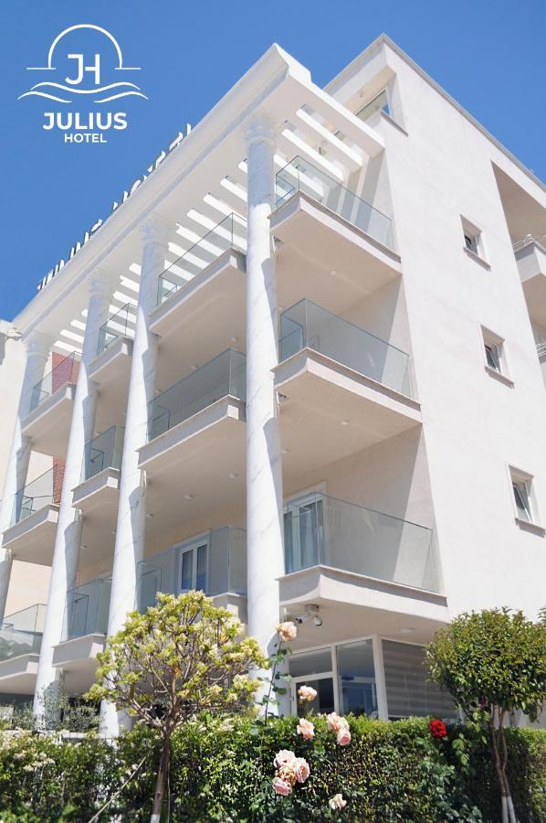 Julius Hotel Golem  Exterior photo