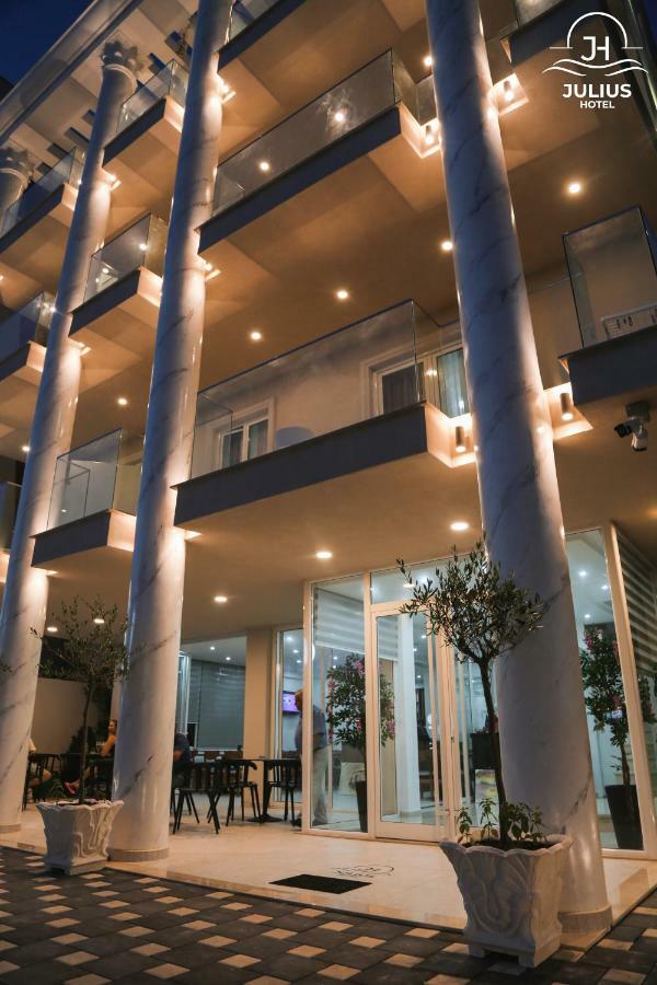 Julius Hotel Golem  Exterior photo